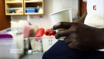 Le témoignage bouleversant d'une femme qui s'est enfuie de Libye et qui a été séquestrée - Regardez