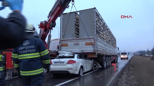 Eskişehir Otomobil Tır'ın Altına Girdi 1 Ölü