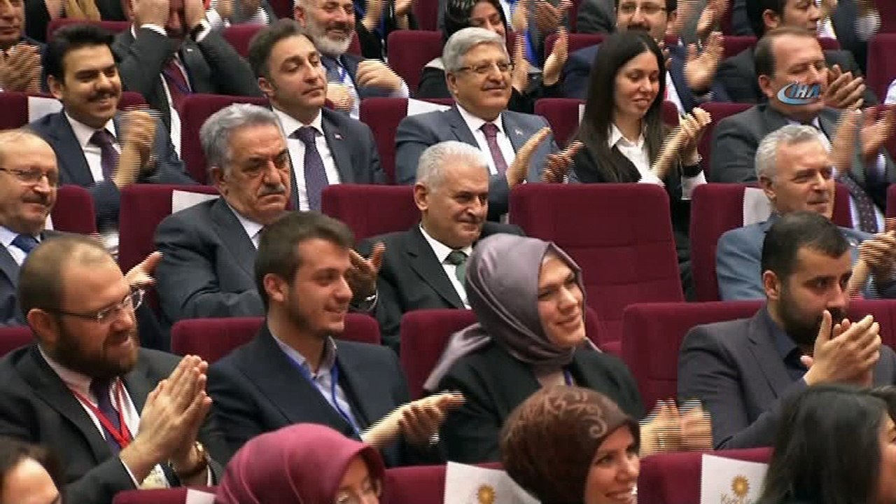 Cumhurbaşkanı Erdoğan: 'Eline tutuşturulan kağıtların ne olduğunu anlamıyor bile. Geçen gün başbakanımız onun hesap uzmanlığını silkeleyip eline verdi'