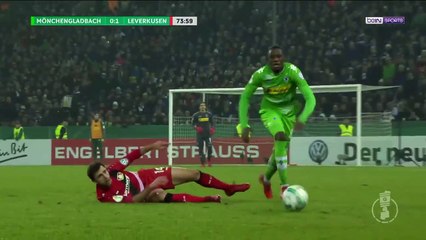 La simulation grotesque de lentraîneur de Leverkusen Heiko Herrlich