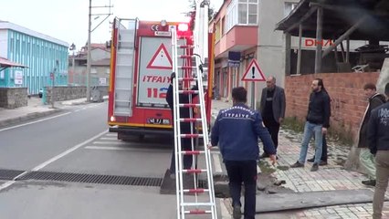 Kahramanmaraş Kanalizasyonda Mahsur Kalan Horoz Kurtarıldı