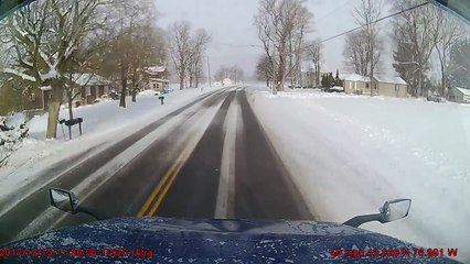 Un camion perd le controle sur la neige