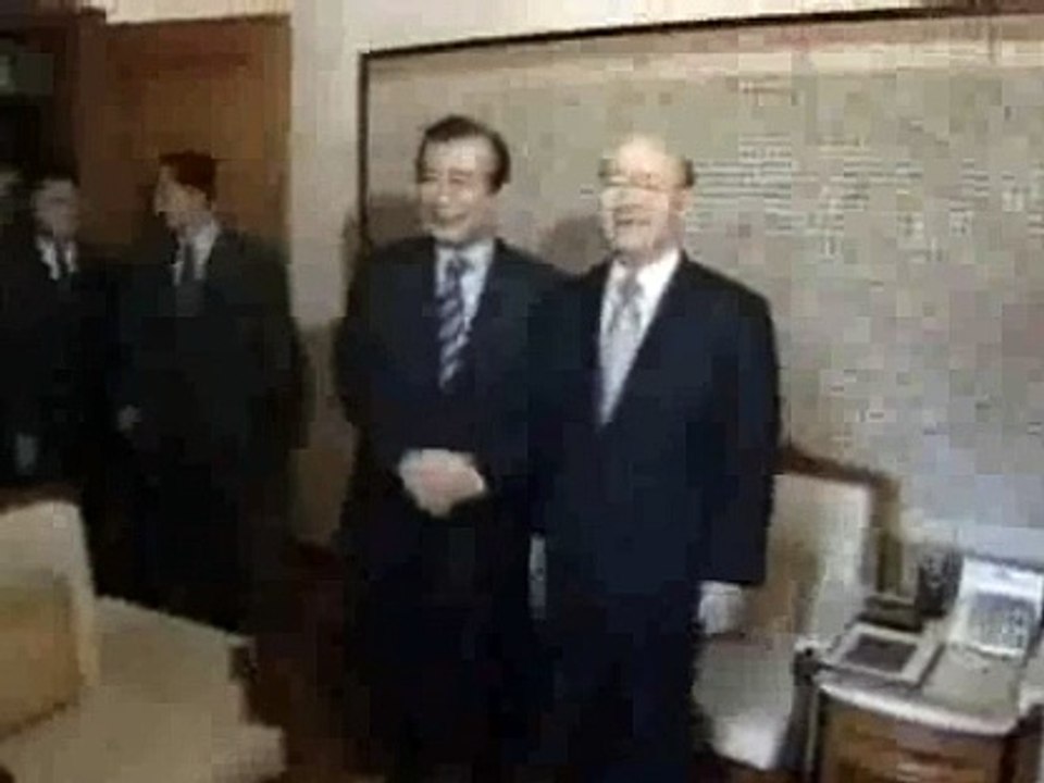 유인태 전두환한테 큰절하는 장면~~