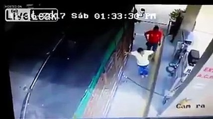 Ce bus s'encastre dans une station essence au Brésil !