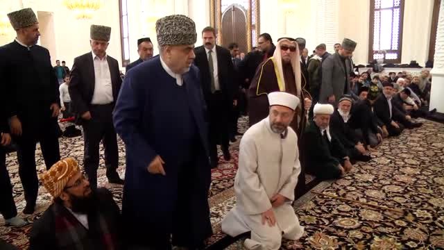 Diyanet İşleri Başkanı Erbaş Bakü'de Cuma Namazı Kıldırdı