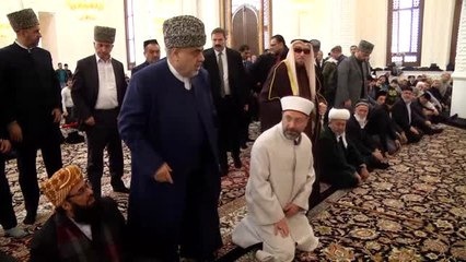 Diyanet İşleri Başkanı Erbaş Bakü'de Cuma Namazı Kıldırdı