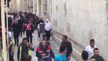 قوات الاحتلال تعتدي على المصلين الفلسطينيين