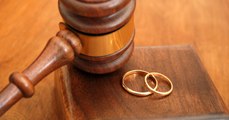 Yargıtay, Müstehcen Sitelere Girmeyi ve Sürekli Borç Yapmayı Boşanma Sebebi Saydı