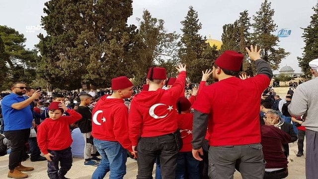 Kudüs'te Türk Bayraklı Tişört Giyen Filistinliler Trump'ı Protesto Etti- Protesto Gösterilerinde 1 Kişi Öldü, Çok Sayıda Filistinli Yaralandı