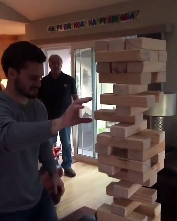 Découvrez le coup le plus fou de l'histoire du Jenga, c'est incroyable !