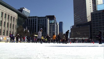 서울광장 스케이트장 2년 만에 개장 / YTN