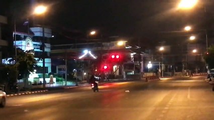INSIDER THAILAND-The fastest traffic light in the world