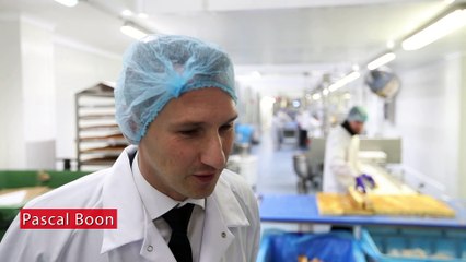 Les coulisses de la fabrication de bûches de Noël à grande échelle