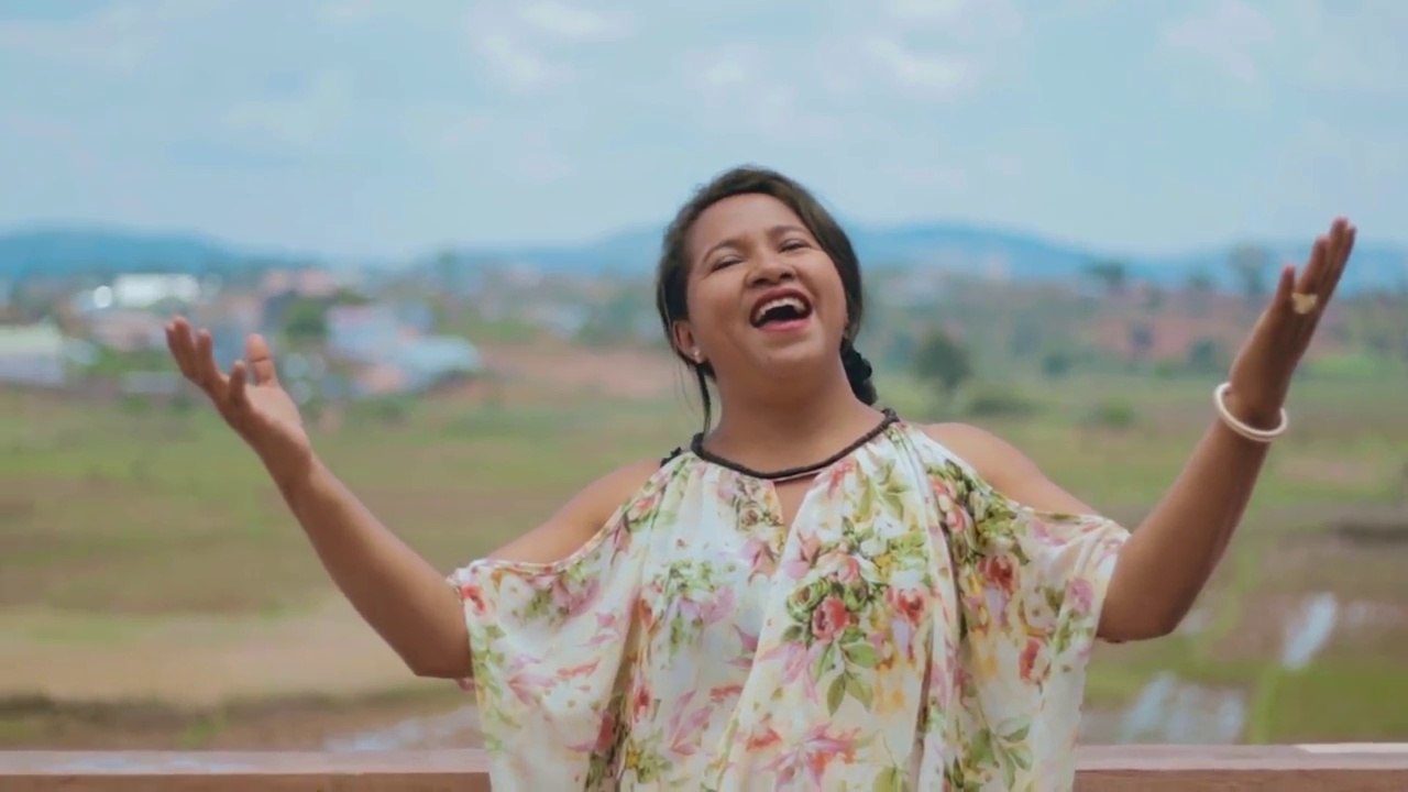 LILIE & OLIVE    -      Mirindra toy ny feo    (Gasy 2017 HD)