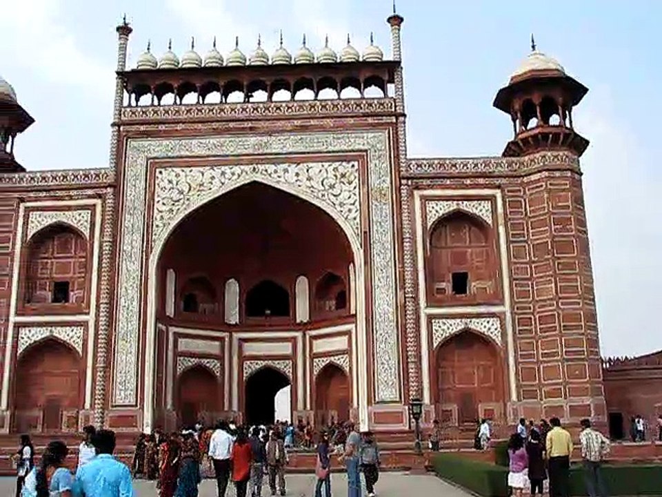 360 Panorama view of gateway to Taj Mahal.