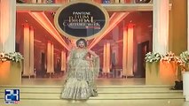 Saba Qamar Ramp per gir gai - phir kia hua dekhen ye Video