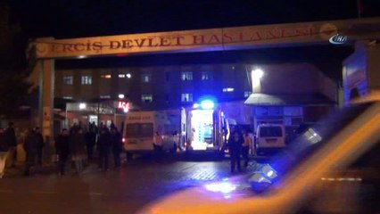 Erciş’te minibüs uçuruma yuvarlandı: 15 yaralı