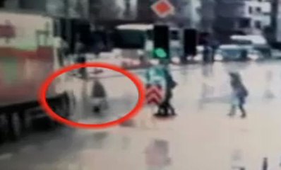 Kırmızı Işıkta Yola Atladı Canından Oldu