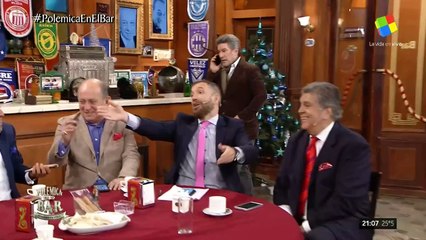 Albertito como "Estela Raval" en Polémica en el Bar | 21-12-2017 | @DifusionInfo