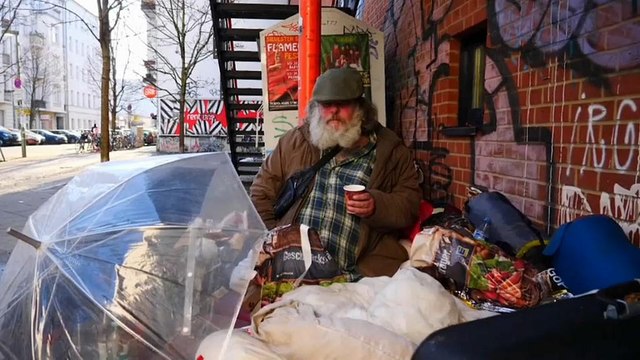 Немецкие студенты согрели бездомных