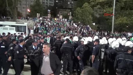 Bursa Polisin Attığı Plastik Mermiyle Bir Gözünü Kaybeden Taraftara 376 Bin Lira Tazminat