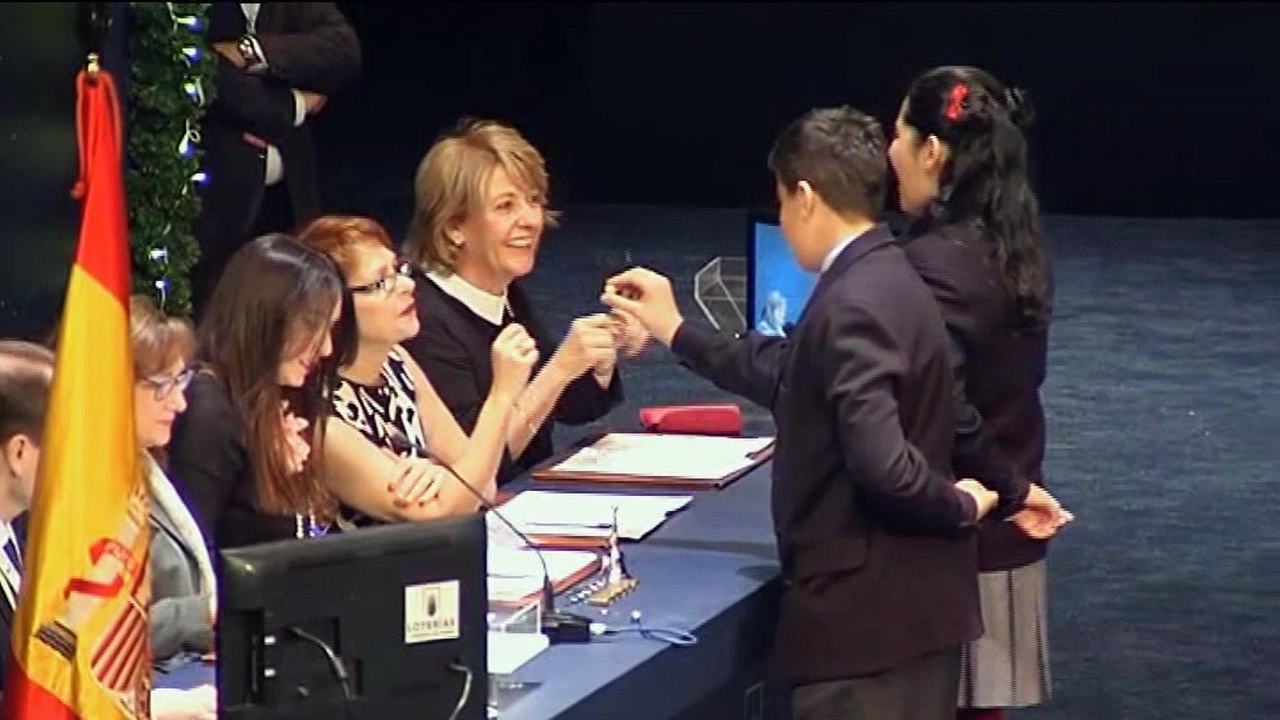 Agraciados celebran su suerte en la Lotería de Navidad