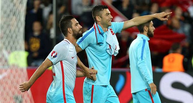 Burak Yılmaz: Arda Turan'ın Türkiye'ye Gelmesini Çok İstiyorum