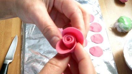 Como hacer rosas de fondant. EL PARAISO DE LOS SABORES