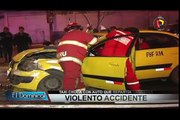 Centro de Lima: Taxi choca con auto que repartía canastas navideñas