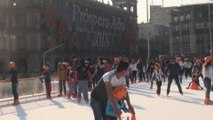 El Zócalo de Ciudad de México se transforma en una gigante pista de hielo
