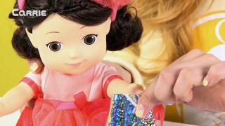 愛麗和小凱利娃娃的魔術貼紙玩具遊戲    _  愛麗和故事   EllieAndStory-zdrGWKW9XeE