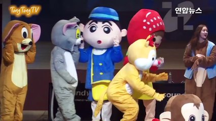 DIA(다이아) '나랑 사귈래' 인형탈 쓰고 인사 -강남 팬사인회- (Will you Go Out With Me, FAN SIGNING, 채연, 희현, 은채)-TWVqIO2VXIU