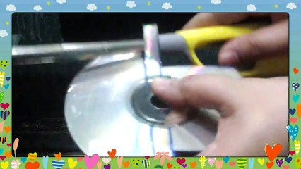DIY mobile phone holder made from old cd