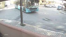 Özel Halk Otobüsüyle Kamyonetin Çarpıştığı Kaza Kamerada