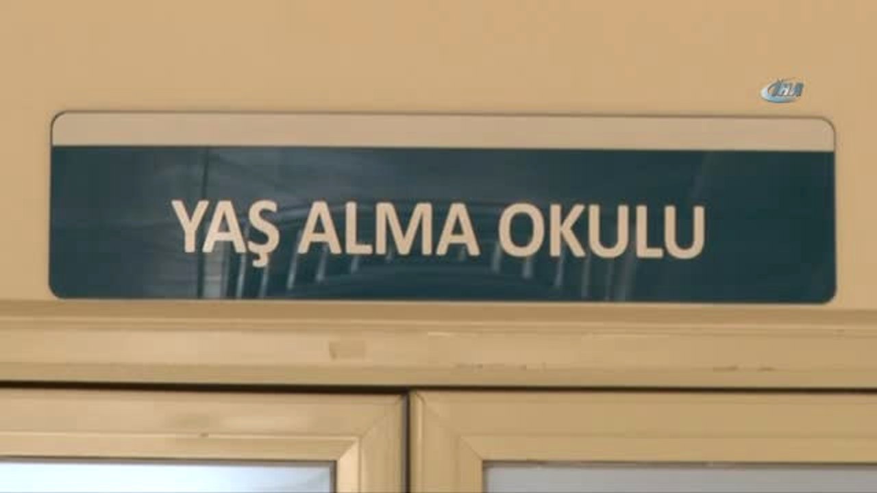 Türkiye'nin İlk 'Yaş Alma Okulu' Açıldı, Nineler Diploma Alacak