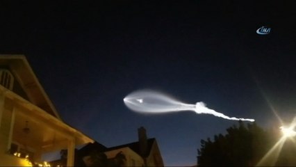 Kaliforniya’dan Fırlatılan Falcon-9 Roketi, Los Angeles’ı Aydınlattı