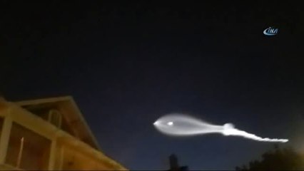Kaliforniya'dan Fırlatılan Falcon-9 Roketi, Los Angeles'ı Aydınlattı