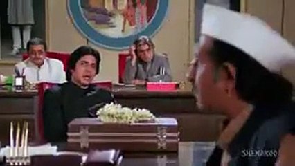 فلم کے اس سین کو اگر غور سے دیکھیں گے تو یہاں بیٹھے تمام نون لیگی منسٹر ہی نظر آئیں گے