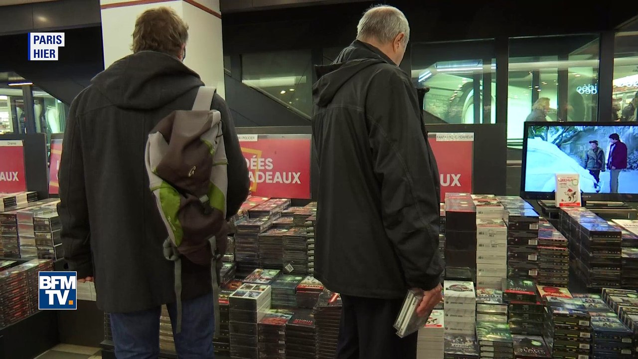 À deux jours de Noël, les retardataires se pressent dans les magasins