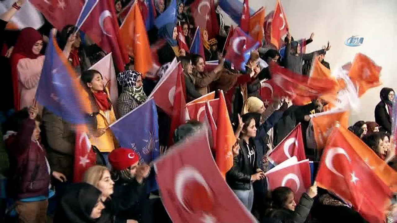 Cumhurbaşkanı Erdoğan: 'Vatanımızı bölmek isteyenler karşısında hep birlikte bizleri bulurlar ve biz F-16 oluruz, evet onları açtıkları çukurlara gömdüysek bundan sonrada mağaralarına kadar kovalarız'