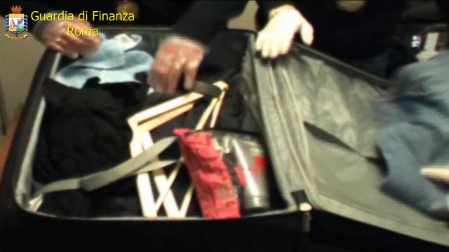 Aeroporto di Ciampino, arrestata coppia di peruviani, sequestati oltre 6 kg di cocaina