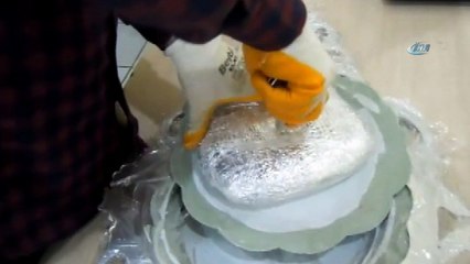 Dini istismar ederek uyuşturucu kaçırmaya çalıştılar