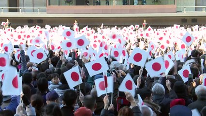 Record crowds celebrate Japan emperor's 84th birthday