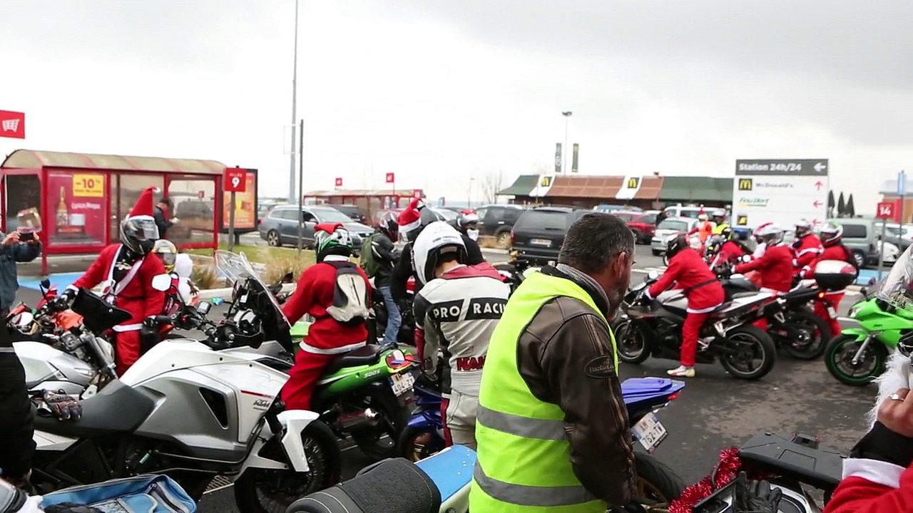 Des motards en père Noël en Charente