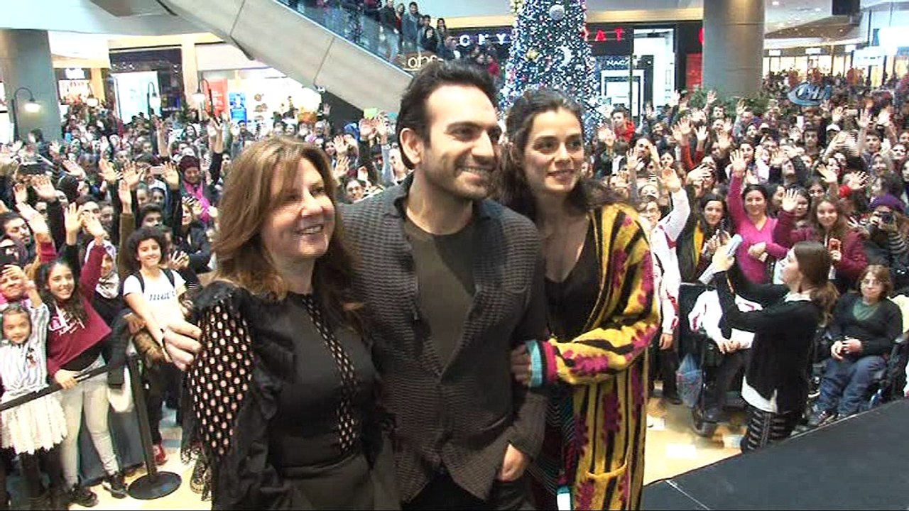 'Acı Tatlı Ekşi' oyuncuları, sinemaseverlerle buluştu