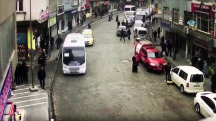 Eroin satıcılarına narkotikten darbe... Satıcılar sokak ortasında böyle yakalandı