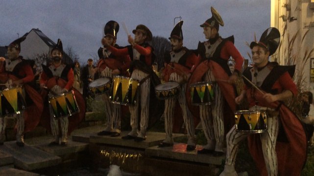 Les Échappées de Noël, tambours et poupées