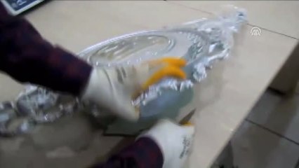 Zehir Tacirleri 10 Kilo Esrarı Hz. Muhammed'in Adının Yazdığı Duvar Süsüne Gizledi