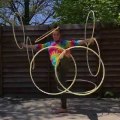 La reine du Hula hoop elle jongle avec 8 cerceaux en même temps !
