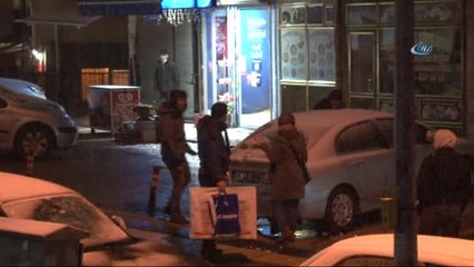 Başkent'te Beklenen Kar Yağışı Geldi